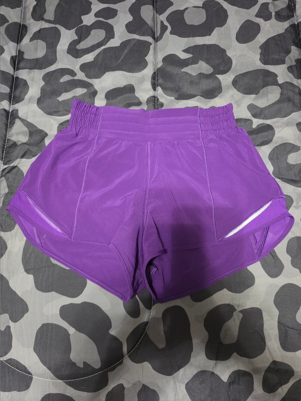 Lululemon Hotty Hot High Rise Lined Shorts 2.5"